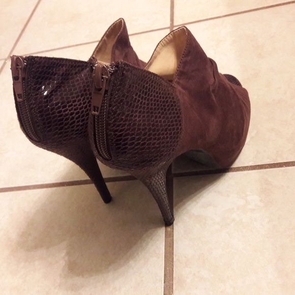 Dots/Exotic Print/ Peep Toe/ Heels - Picture 3 of 8